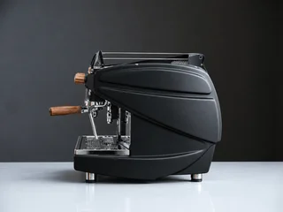 BFC Lira Deep Black RS — bočni profil sa druge strane