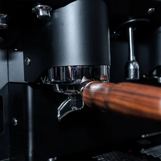 BFC Lira Deep Black RS — grupa i portafilter iz profila