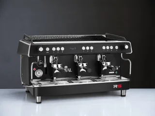 BFC Vittorio RS profesionalni espresso aparat sa tri grupe u mat crnoj boji