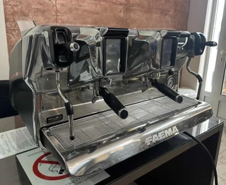 Faema E71 GTI Touch — pogled sleva