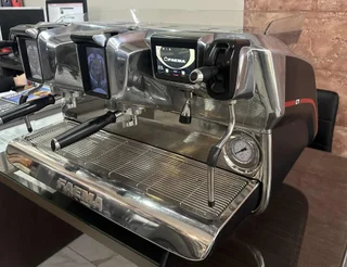 Faema E71 GTI Touch — pogled zdesna
