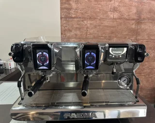 Faema E71 GTI Touch — prednji pogled