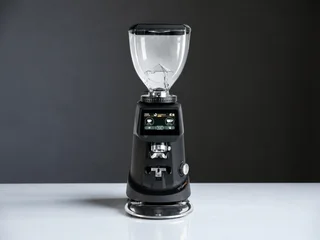 Fiorenzato F64 EVO — prednji pogled