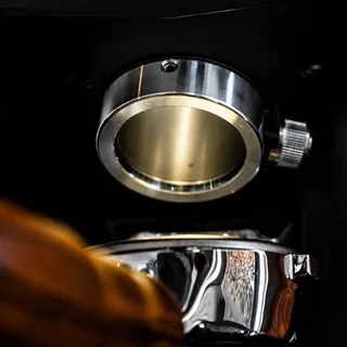 Fiorenzato F64 EVO Sense — portafilter ispod izlaza za kafu