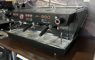 La Marzocco KB90 — pogled zdesna