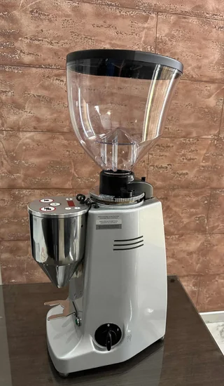 Mazzer Major Electronic — pogled spreda sa strane